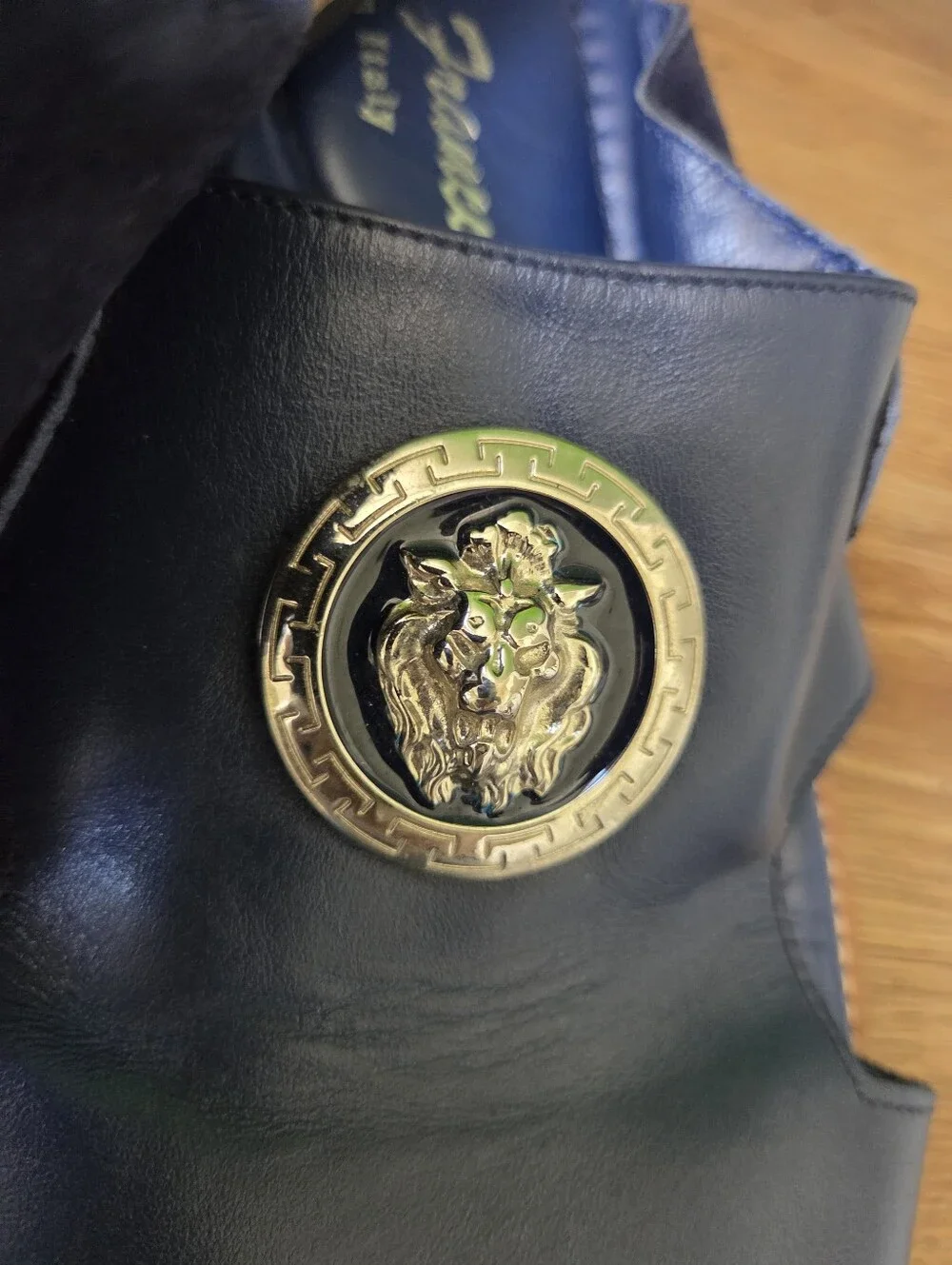 Rare & Unique Emilio Franco Italian Navy Leather Lion Medallion Mule Sandals